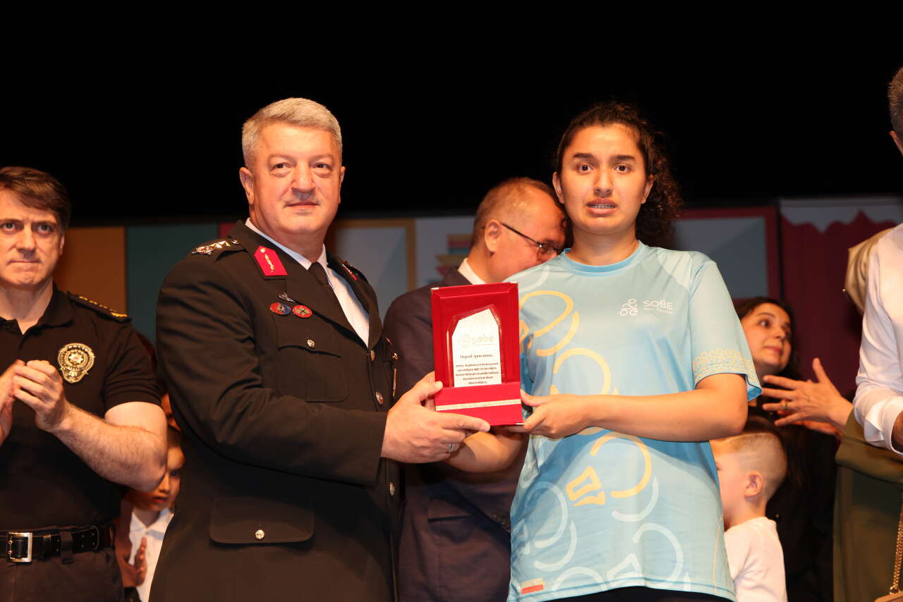 SOBE Sahnede! Konya’da öğrencilerin gösterileri mezuniyetle taçlandı 7